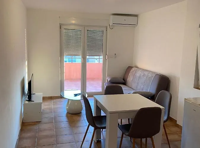 Dalmatia Konukevi 3*