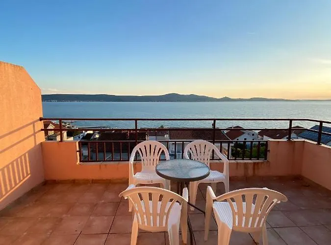 Dalmatia Konukevi 3*